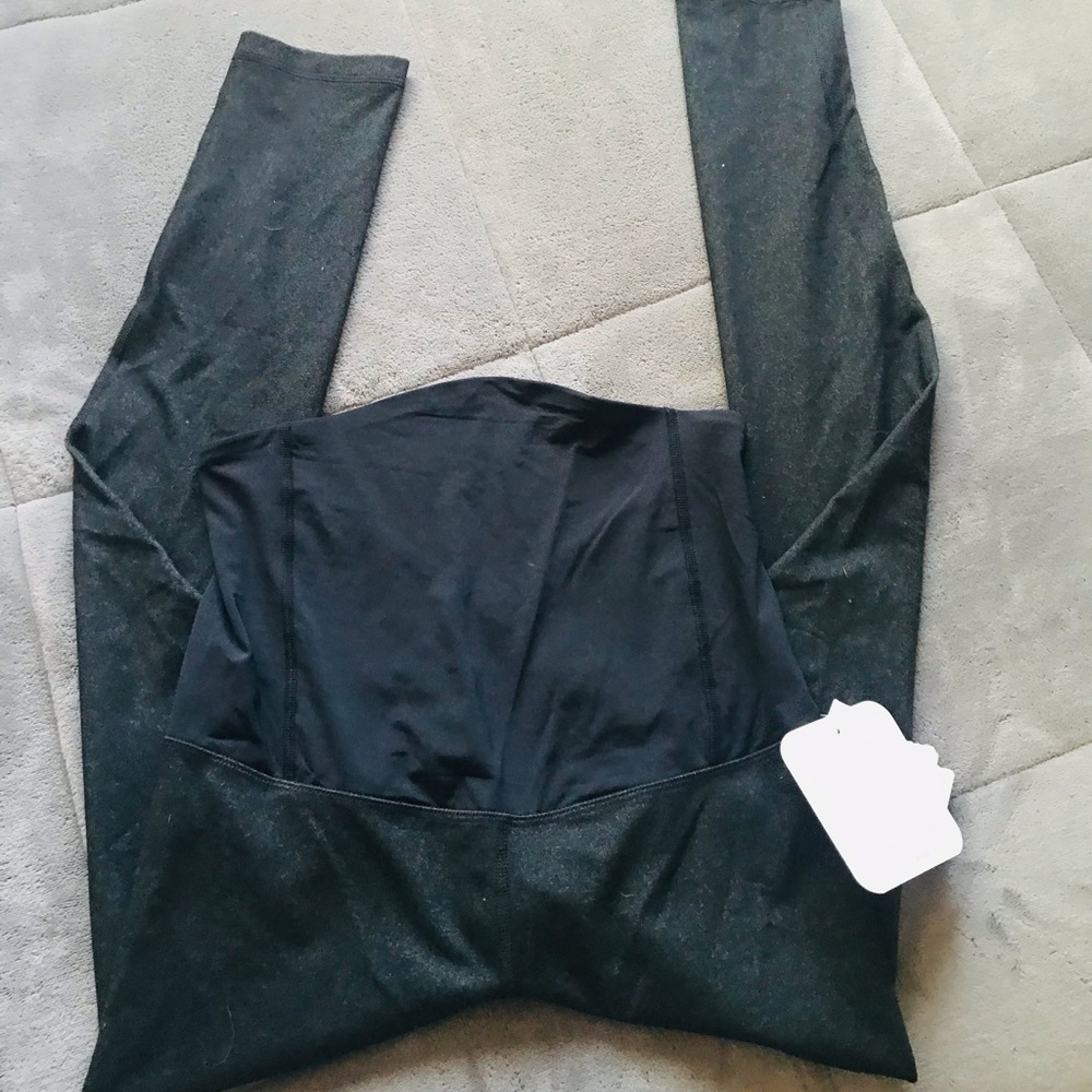 Ingrid and Isabel Maternity leggings